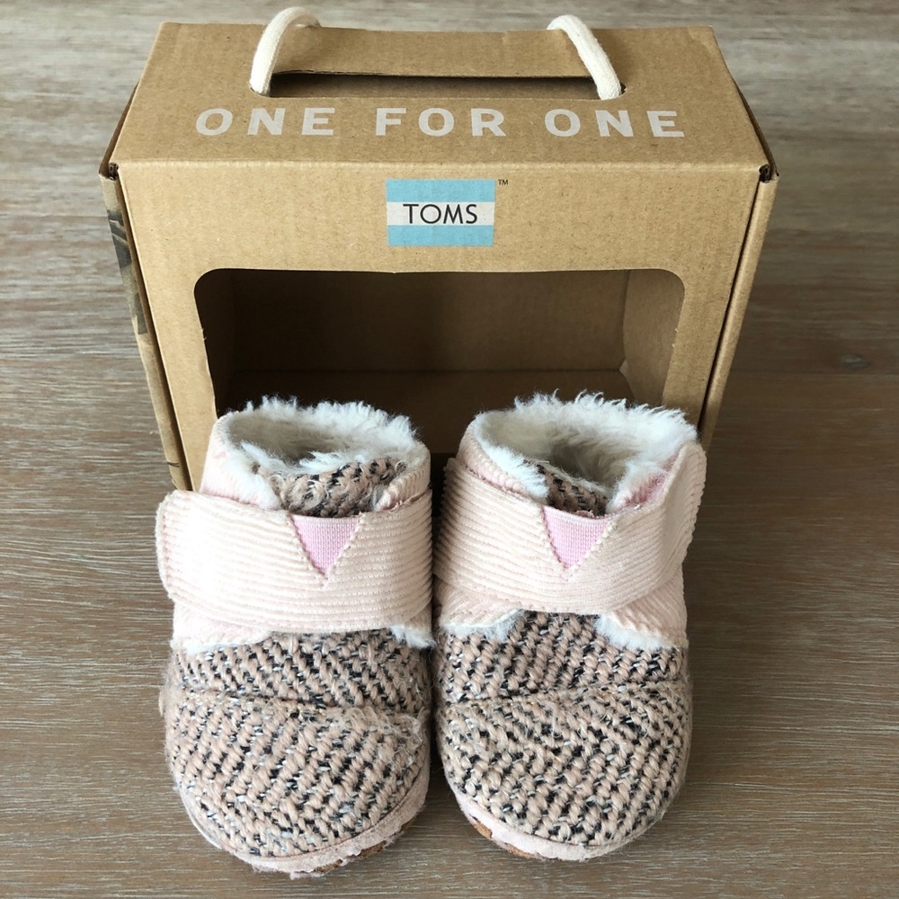 TOMS Cuna Pink Corduroy Tweed Crib Bootie